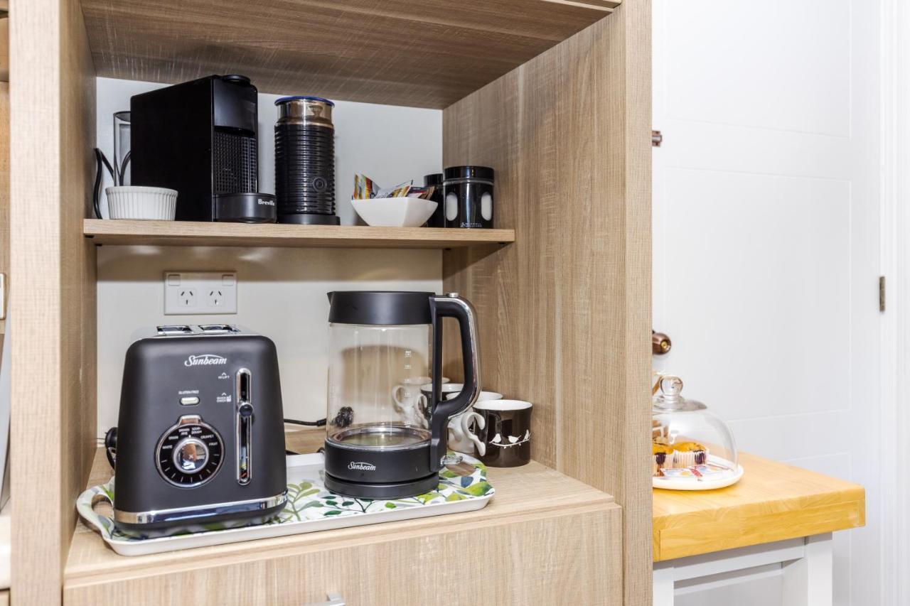 Sweet Magnolia 1 Or 2 Bedroom Suite St Kilda Cambridge With Complimentary Continental Breakfast エクステリア 写真
