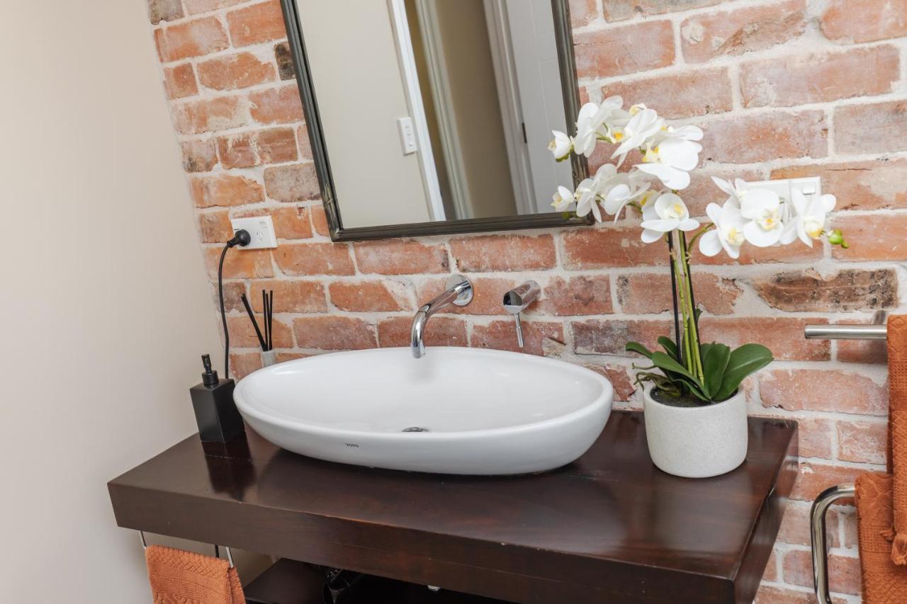 Sweet Magnolia 1 Or 2 Bedroom Suite St Kilda Cambridge With Complimentary Continental Breakfast エクステリア 写真